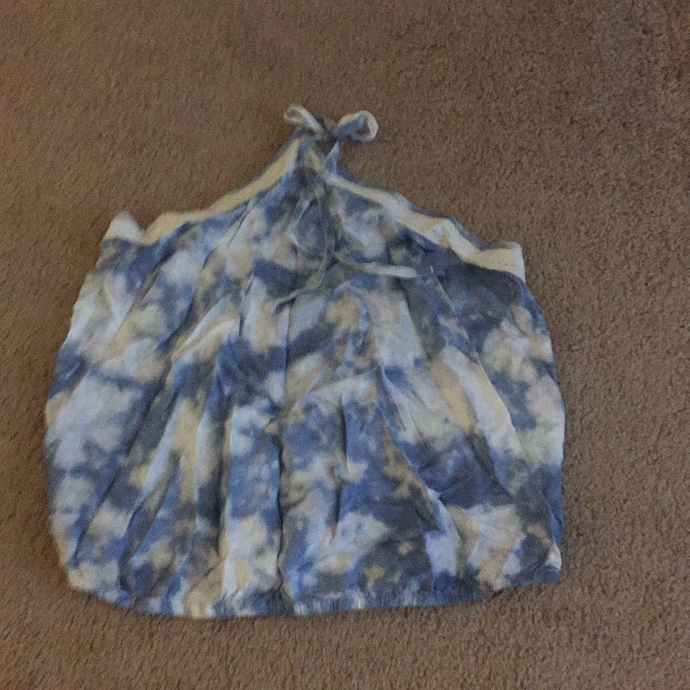 Hollister crop top around the neck